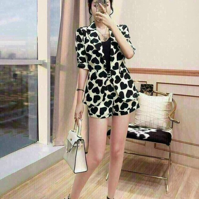 Set vest short họa tiết trái tim