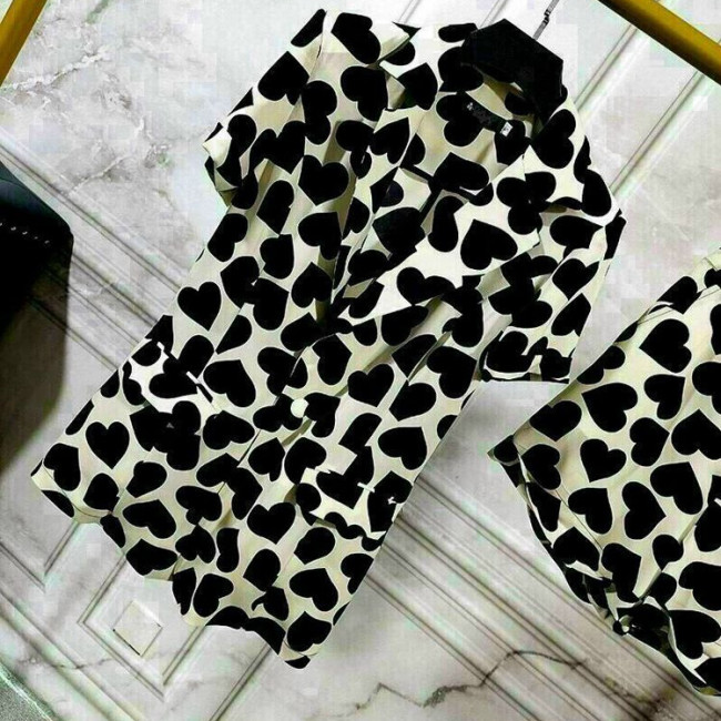Set vest short họa tiết trái tim